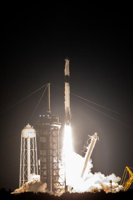 NASA image: NASA/SpaceX CRS-25 Liftoff