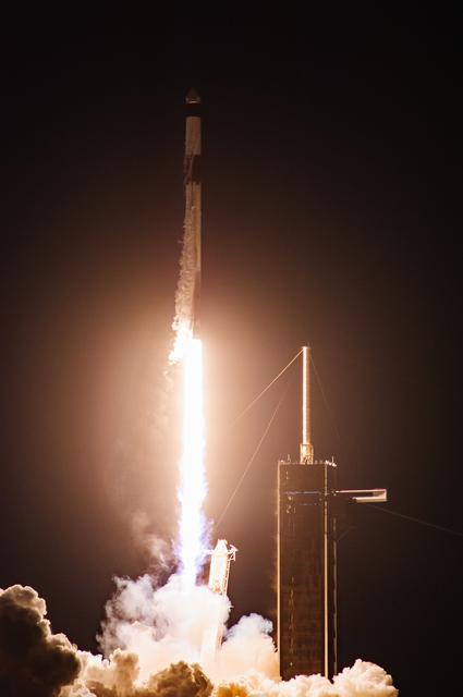 NASA image: NASA/SpaceX CRS-25 Liftoff