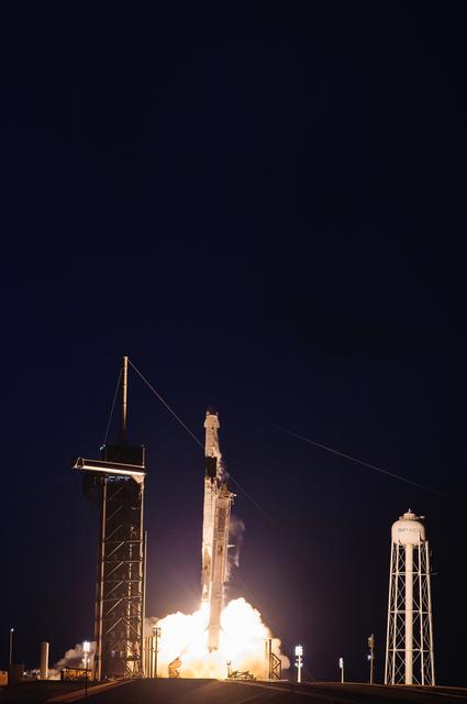 NASA image: NASA/SpaceX CRS-25 Liftoff