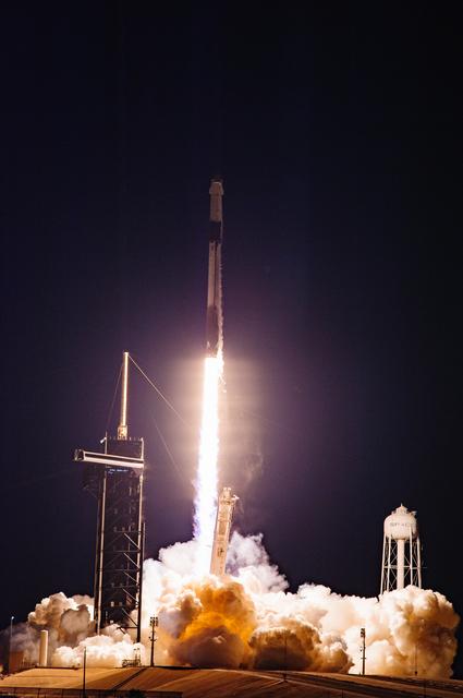 NASA image: NASA/SpaceX CRS-25 Liftoff