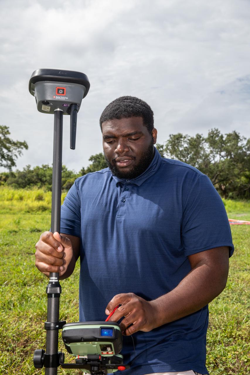 Rayshaun Wheeler said he created “forever-lasting memories” during his 10-week work experience at NASA’s Kennedy Space Center in Florida. A Farmville, Virginia, native, Wheeler is about halfway through his doctoral course work at the University of Virginia. At Kennedy, he worked under mentor Jason Schuler at Kennedy’s Granular Mechanics and Regolith Operations Lab in the center’s Swamp Works facility.