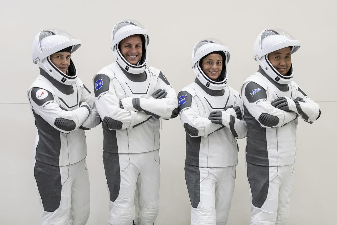 SpaceX Crew-5 astronauts take a break during a crew equipment interface test (CEIT) at SpaceX headquarters in Hawthorne, California, on Aug. 13, 2022. From left are Anna Kikina, mission specialist; Josh Cassada, pilot; Nicole Mann, spacecraft commander; and Koichi Wakata, mission specialist with JAXA (Japan Aerospace Exploration Agency). During the CEIT, the astronauts practiced launch and docking in a high-fidelity simulator of SpaceX’s Dragon capsule. Each astronaut suited up and practiced getting into position inside the capsule. NASA’s SpaceX Crew-5 will be the fifth crew rotation mission of the company’s human space transportation system and its sixth flight with astronauts to the International Space Station for the agency’s Commercial Crew Program. Crew-5 will launch on the Falcon 9 rocket from Launch Complex 39A at NASA’s Kennedy Space Center in Florida no earlier than Sept. 29, 2022.