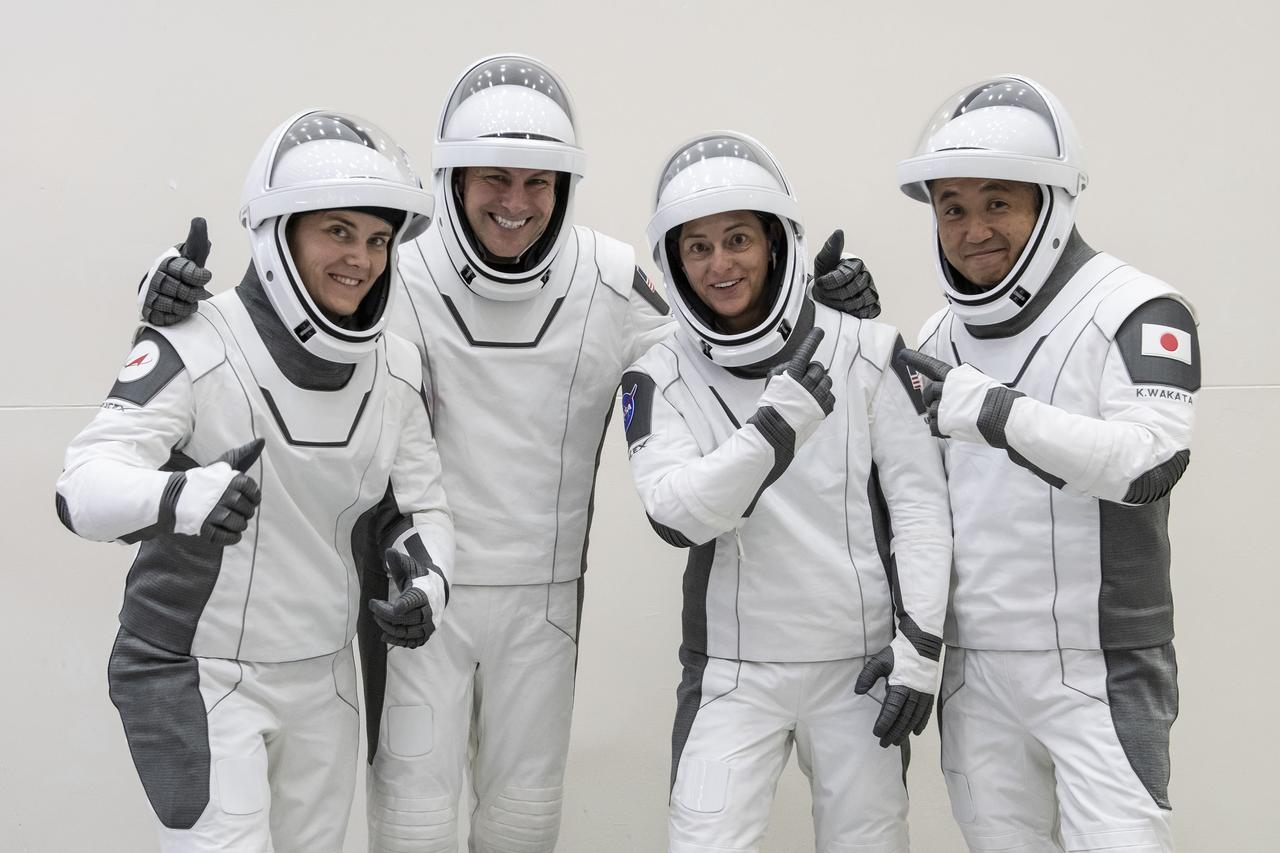 SpaceX Crew-5 astronauts give a thumbs up during a crew equipment interface test (CEIT) at SpaceX headquarters in Hawthorne, California, on Aug. 13, 2022. From left are Anna Kikina, mission specialist; Josh Cassada, pilot; Nicole Mann, spacecraft commander; and Koichi Wakata, mission specialist with JAXA (Japan Aerospace Exploration Agency). During the CEIT, the astronauts practiced launch and docking in a high-fidelity simulator of SpaceX’s Dragon capsule. Each astronaut suited up and practiced getting into position inside the capsule. NASA’s SpaceX Crew-5 will be the fifth crew rotation mission of the company’s human space transportation system and its sixth flight with astronauts to the International Space Station for the agency’s Commercial Crew Program. Crew-5 will launch on the Falcon 9 rocket from Launch Complex 39A at NASA’s Kennedy Space Center in Florida no earlier than Sept. 29, 2022.