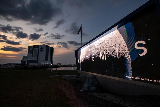 Artemis I Launch Rollout