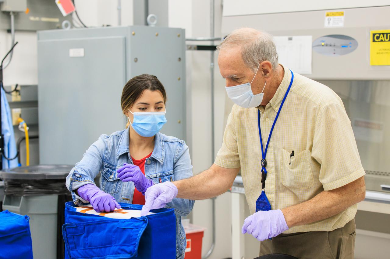 Scientists package up part of NASA’s Biology Experiment-1 (BioExpt-1) for official handover to the Orion team for Artemis I inside the Space Station Processing Facility at the agency’s Kennedy Space Center in Florida on Aug. 18, 2022. BioExpt-1 is a space biology pathfinder, which will carry Arabidopsis, algae, yeast, and fungi science payloads for biology research beyond low-Earth orbit aboard the Orion capsule on the Artemis I mission. The payload container assemblies will be installed onto panels in the Orion capsule and will return to Earth to provide critical and unique data about life beyond low-Earth orbit for the first time in more than 40 years. Artemis I is the first in a series of increasingly complex missions that will enable human exploration to the Moon and eventually on to Mars.