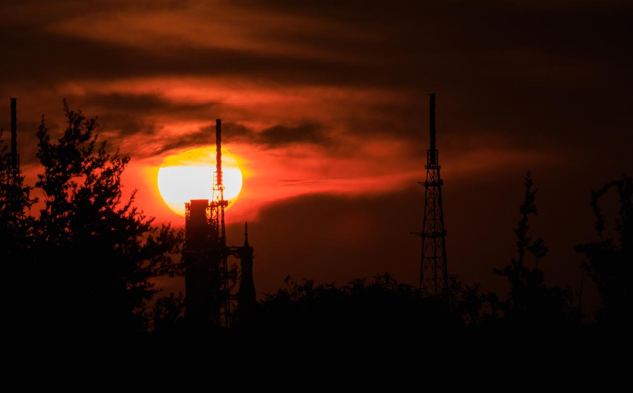 A sunrise view of NASA’s Space Launch System and Orion spacecraft for Artemis I on the pad at Launch Complex 39B at NASA’s Kennedy Space Center in Florida on Aug. 18, 2022. Launch of Artemis I is scheduled for no earlier than Aug. 29, 2022, at 8:34 a.m. EDT. The first in a series of increasingly complex missions, Artemis I will provide a foundation for human deep space exploration and demonstrate our commitment and capability to extend human presence to the Moon and beyond. The primary goal of Artemis I is to thoroughly test the integrated systems before crewed missions by operating the spacecraft in a deep space environment, testing Orion’s heat shield, and recovering the crew module after reentry, descent, and splashdown. 