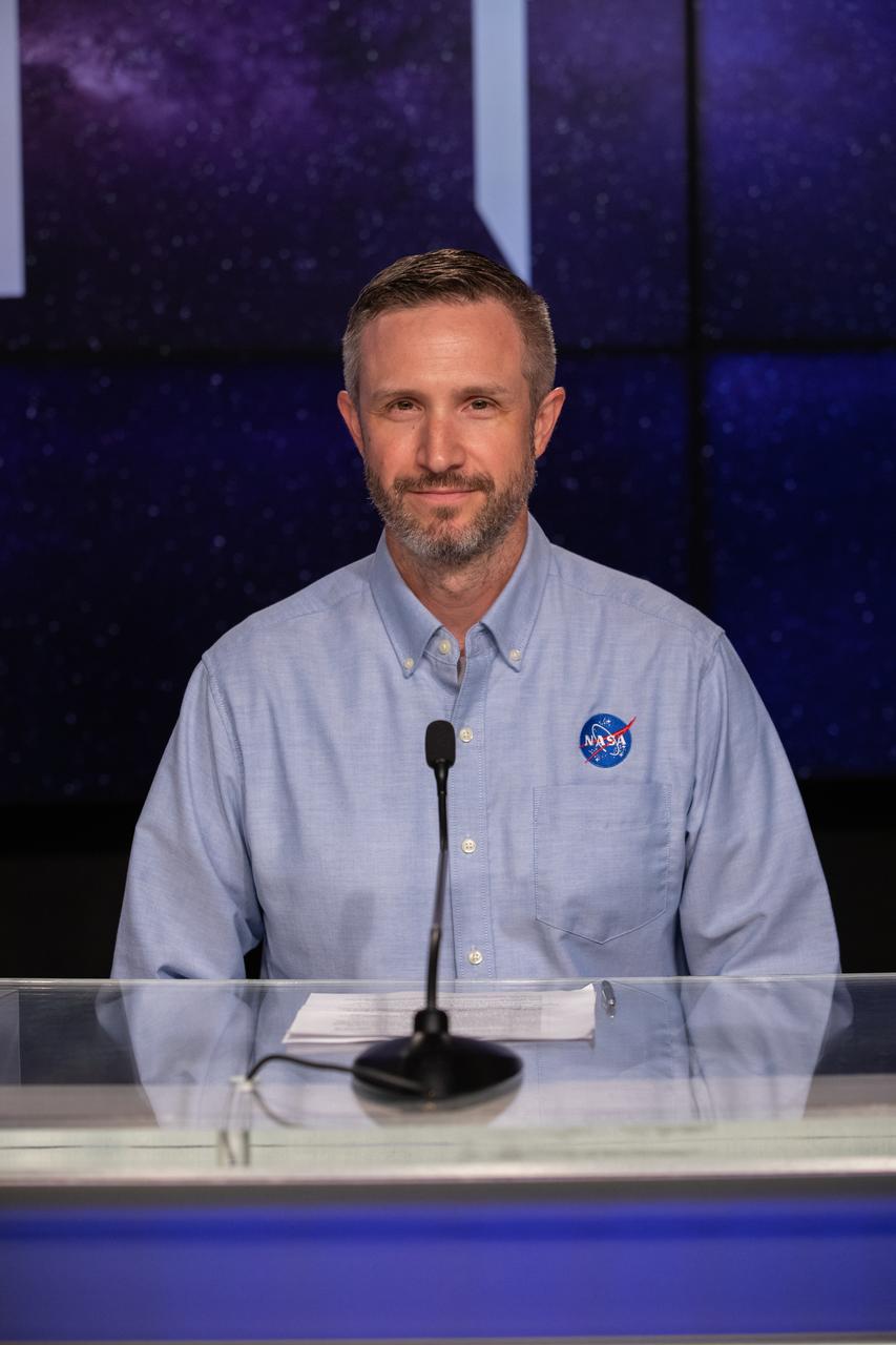 Jacob Bleacher, chief exploration scientist, Exploration Systems Development Mission Directorate, NASA Headquarters, participates in an Artemis I mission status press briefing at NASA’s Kennedy Space Center in Florida on Aug. 27, 2022. NASA’s Space Launch System rocket and Orion spacecraft are targeted to lift off from Kennedy’s Launch Complex 39B no earlier than Aug. 29, 2022, at 8:33 a.m. EDT.