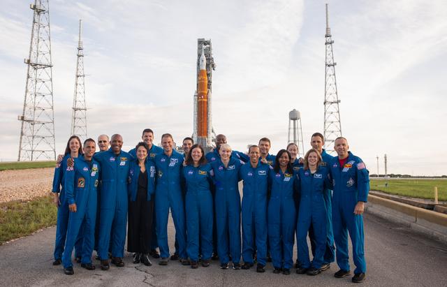 NASA image: Artemis Astronaut Photo-Op