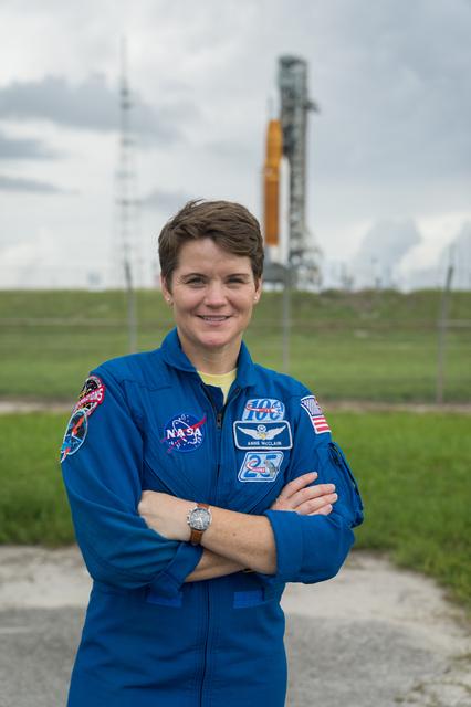 NASA image: Astronaut Group & Moon Pod Essay Winners Visit Artemis I