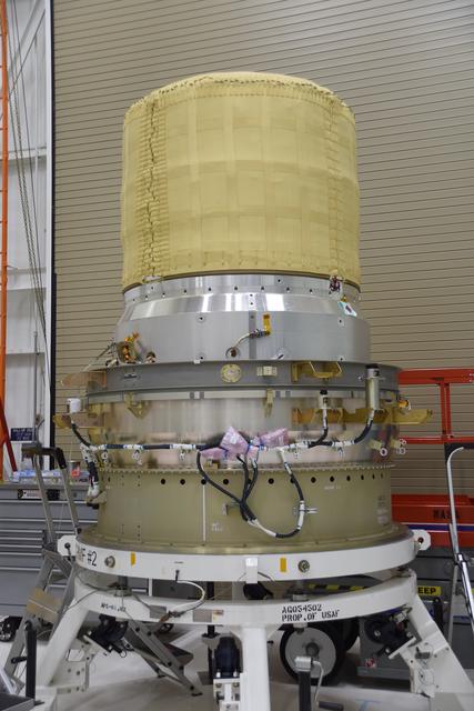NASA image: LOFTID Spacecraft Lift & Mate RV to RVPAIR/PLA