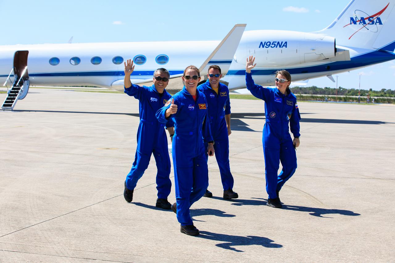 Crew members for NASA’s SpaceX Crew-5 mission to the International Space Station wave during a crew arrival media event at the Launch and Landing Facility at Kennedy Space Center in Florida on Oct. 1, 2022. From left are Koichi Wakata, mission specialist; Nicole Mann, commander; Josh Cassada, pilot; and Anna Kikina, mission specialist. The crew will head to the center’s Crew Quarters as they await launch aboard the Crew Dragon on a SpaceX Falcon 9 rocket. Launch is targeted for noon EDT on Oct. 5 from Launch Complex 39A. Crew-5 is the fifth crew rotation mission with SpaceX to the station, and the sixth flight of Dragon with people as part of the agency’s Commercial Crew Program.