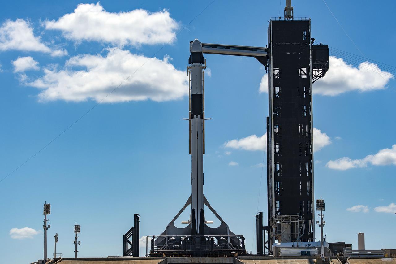 SpaceX’s Falcon 9 rocket, with the Dragon Endurance spacecraft atop, is vertical at NASA’s Kennedy Space Center Launch Complex 39A in Florida on Oct. 1, 2022, ahead of NASA’s SpaceX Crew-5 launch. Endurance will carry NASA astronauts Nicole Mann, commander; Josh Cassada, pilot; and Mission Specialists Koichi Wakata, of JAXA (Japan Aerospace Exploration Agency), and Roscosmos cosmonaut Anna Kikina to the International Space Station for a science expedition mission as part of NASA’s Commercial Crew Program. Liftoff is targeted for noon EDT on Oct. 5, 2022.