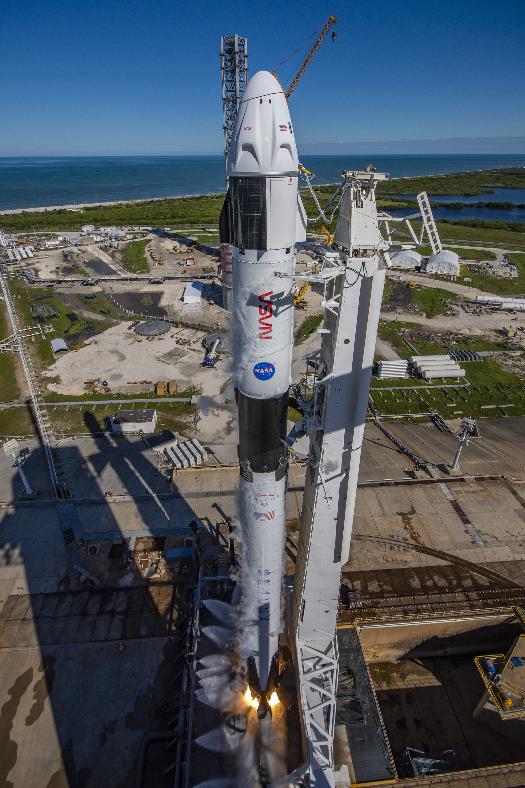 SpaceX’s Falcon 9 rocket, with the Dragon Endurance spacecraft atop, stands at Launch Complex 39A at NASA’s Kennedy Space Center in Florida on Oct. 1, 2022, ahead of the agency’s SpaceX Crew-5 launch. Endurance will carry NASA astronauts Nicole Mann, commander; Josh Cassada, pilot; and Mission Specialists Koichi Wakata, of JAXA (Japan Aerospace Exploration Agency), and Roscosmos cosmonaut Anna Kikina to the International Space Station for a science expedition mission as part of NASA’s Commercial Crew Program. Liftoff is targeted for noon EDT on Oct. 5, 2022.