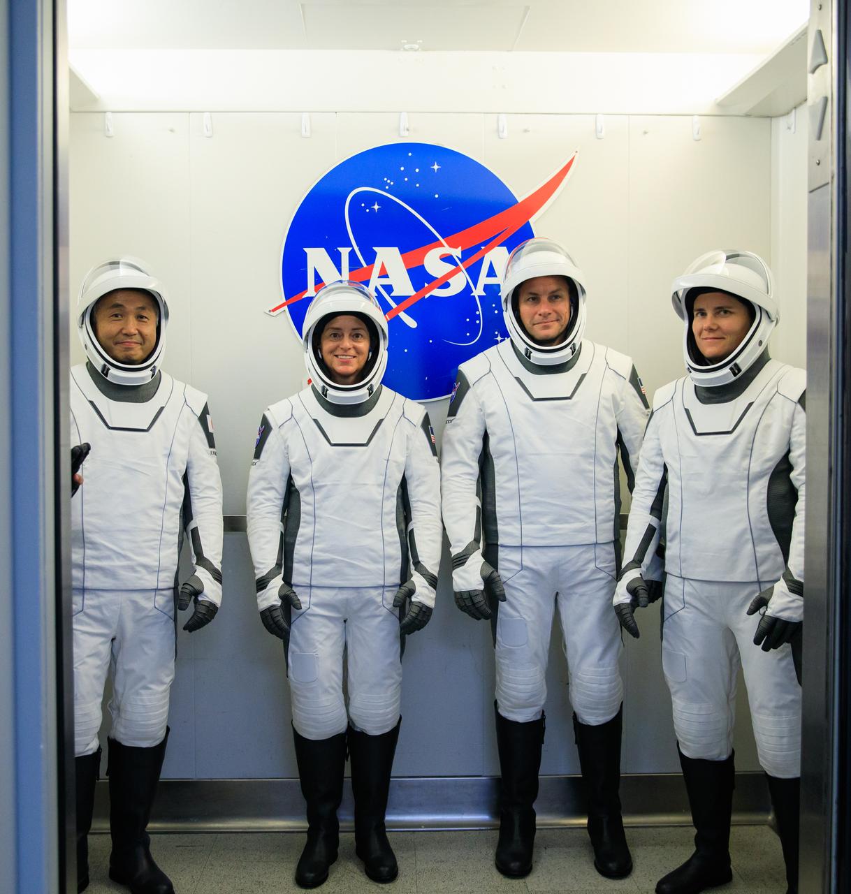 NASA’s SpaceX Crew-5 astronauts participate in a countdown dress rehearsal at the agency’s Kennedy Space Center in Florida on Oct. 2, 2022, to prepare for the upcoming Crew-5 launch. In their SpaceX spacesuits are, from left, JAXA (Japan Aerospace Exploration Agency) astronaut Koichi Wakata, NASA astronauts Nicole Aunapu Mann and Josh Cassada, and Roscosmos cosmonaut Anna Kikina. The crew will launch to the International Space Station aboard SpaceX’s Crew Dragon Endurance spacecraft for a science expedition mission as part of NASA’s Commercial Crew Program. Liftoff of SpaceX’s Falcon 9 rocket is targeted for noon EDT on Oct. 5, 2022, from Kennedy’s Launch Complex 39A.