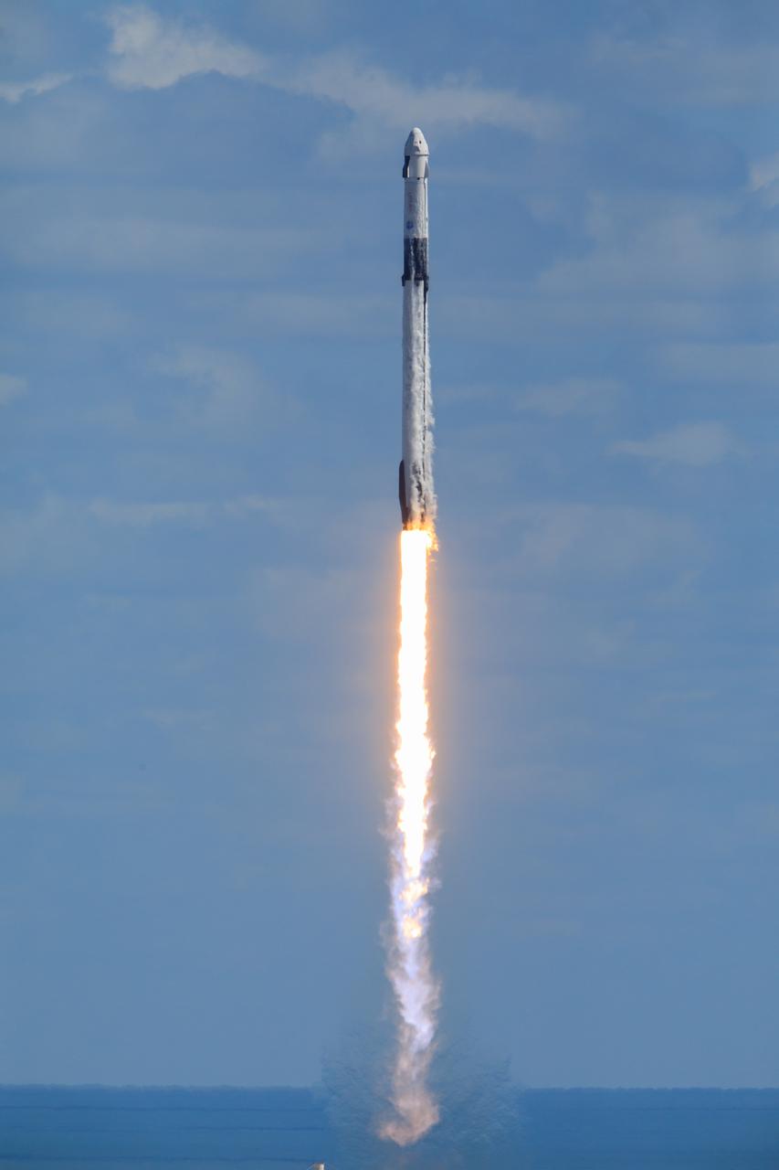 SpaceX’s Falcon 9 rocket, with the Dragon Endurance spacecraft atop, lifts off from NASA’s Kennedy Space Center Launch Complex 39A in Florida on Oct. 5, 2022, on the agency’s SpaceX Crew-5 launch. Inside Endurance are NASA astronauts Nicole Mann, commander; Josh Cassada, pilot; and Mission Specialists Koichi Wakata, of JAXA (Japan Aerospace Exploration Agency), and Roscosmos cosmonaut Anna Kikina. The crew is heading to the International Space Station for a science expedition mission as part of the agency’s Commercial Crew Program. Liftoff occurred at noon EDT.