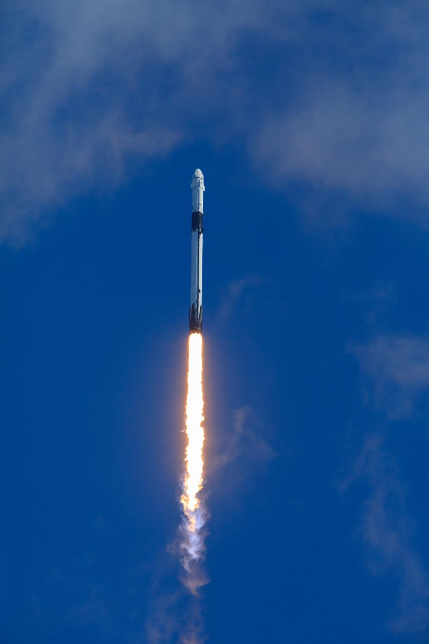 SpaceX’s Falcon 9 rocket, with the Dragon Endurance spacecraft atop, soars upward after lifting off from NASA’s Kennedy Space Center Launch Complex 39A in Florida on Oct. 5, 2022, on the agency’s SpaceX Crew-5 launch. Inside Endurance are NASA astronauts Nicole Mann, commander; Josh Cassada, pilot; and Mission Specialists Koichi Wakata, of JAXA (Japan Aerospace Exploration Agency), and Roscosmos cosmonaut Anna Kikina. The crew is heading to the International Space Station for a science expedition mission as part of the agency’s Commercial Crew Program. Liftoff occurred at noon EDT.