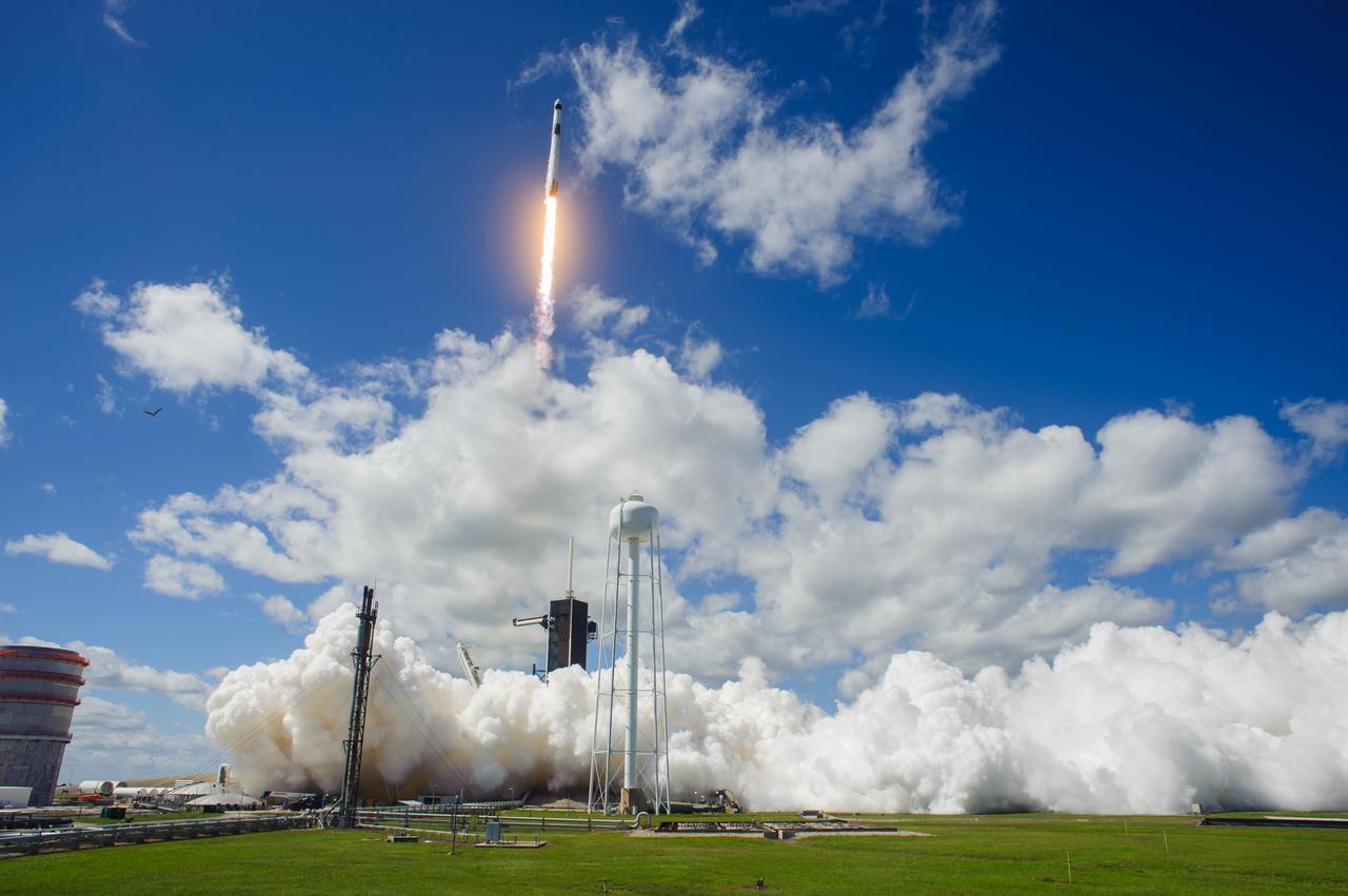 SpaceX’s Falcon 9 rocket, with the Dragon Endurance spacecraft atop, soars upward after lifting off from NASA’s Kennedy Space Center Launch Complex 39A in Florida on Oct. 5, 2022, on the agency’s SpaceX Crew-5 launch. Inside Endurance are NASA astronauts Nicole Mann, commander; Josh Cassada, pilot; and Mission Specialists Koichi Wakata, of JAXA (Japan Aerospace Exploration Agency), and Roscosmos cosmonaut Anna Kikina. The crew is heading to the International Space Station for a science expedition mission as part of the agency’s Commercial Crew Program. Liftoff occurred at noon EDT.