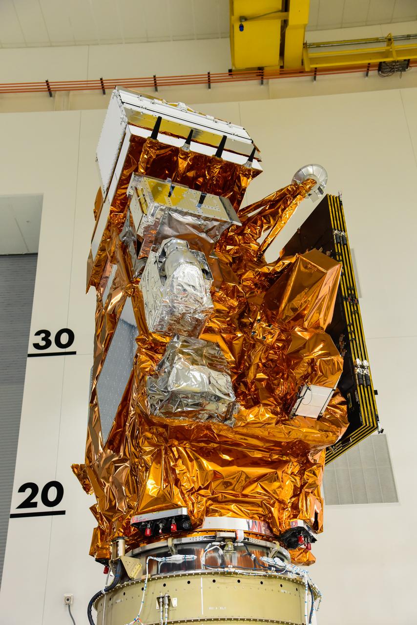 The National Oceanic and Atmospheric Administration’s (NOAA) Joint Polar Satellite System-2 (JPSS-2) is in view inside the Astrotech Space Operations facility at Vandenberg Space Force Base (VSFB) in California on Oct. 12, 2022. JPSS-2 is being prepared for encapsulation inside United Launch Alliance Atlas V payload fairing. The satellite is stacked atop NASA’s Low-Earth Orbit Flight Test of an Inflatable Decelerator (LOFTID) secondary payload. JPSS-2 is the third satellite in the Joint Polar Satellite System series. It is scheduled to lift off from VSFB on Nov. 1 from Space Launch Complex-3. JPSS-2, which will be renamed NOAA-21 after reaching orbit, will join a constellation of JPSS satellites that orbit from the North to the South pole, circling Earth 14 times a day and providing a full view of the entire globe twice daily. The NOAA/NASA Suomi National Polar-orbiting Partnership (Suomi NPP) satellite, and NOAA-20, previously known as JPSS-1, are both already in orbit. Each satellite carries at least four advanced instruments to measure weather and climate conditions on Earth. LOFTID is dedicated to the memory of Bernard Kutter. LOFTID will demonstrate inflatable heat shield technology that could enable a variety of proposed NASA missions to destinations such as Mars, Venus, and Titan, as well as returning heavier payloads from low-Earth orbit. 