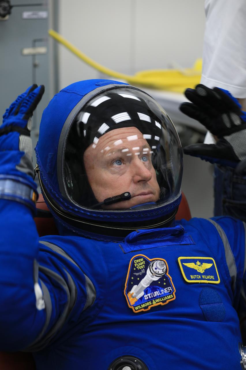 NASA astronaut Barry “Butch” Wilmore, Boeing Crew Flight Test (CFT) commander, checks his helmet during a crew validation test inside the Astronaut Crew Quarters at NASA’s Kennedy Space Center in Florida on Oct. 18, 2022. Wilmore, along with NASA astronauts Suni Williams, CFT pilot, and Mike Fincke, CFT backup spacecraft test pilot, with assistance from the Boeing team, successfully completed the validation test during which they suited up and tested out the pressurized crew module to ensure seat fit, suit functionality, cabin temperature, audio system, and day of launch operations. Boeing’s CFT is scheduled to launch in April 2023.