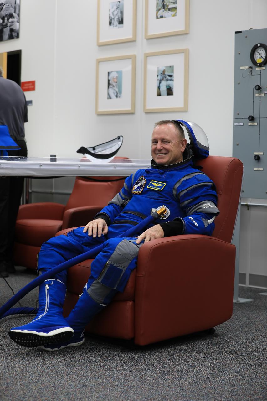 NASA astronaut Barry “Butch” Wilmore, Boeing Crew Flight Test (CFT) commander, checks his spacesuit during a crew validation test inside the Astronaut Crew Quarters at NASA’s Kennedy Space Center in Florida on Oct. 18, 2022. Wilmore, along with NASA astronauts Suni Williams, CFT pilot, and Mike Fincke, CFT backup spacecraft test pilot, with assistance from the Boeing team, successfully completed the validation test during which they suited up and tested out the pressurized crew module to ensure seat fit, suit functionality, cabin temperature, audio system, and day of launch operations. Boeing’s CFT is scheduled to launch in April 2023.