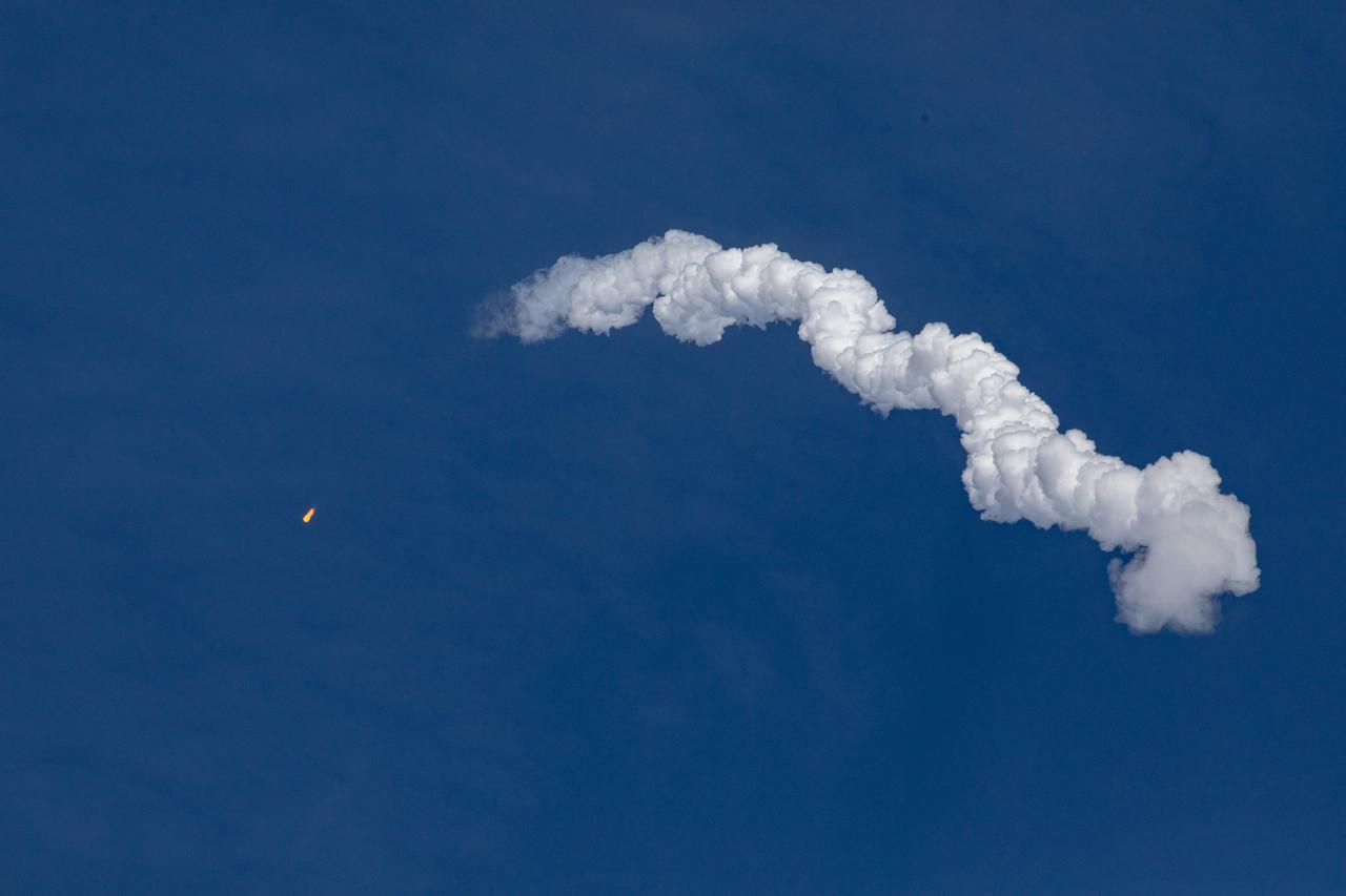 A SpaceX Falcon 9 rocket soars upward after its liftoff from Launch Complex 39A at NASA’s Kennedy Space Center in Florida on Nov. 26, 2022, on the company’s 26th Commercial Resupply Services mission for the agency to the International Space Station. The Dragon cargo spacecraft will deliver about 7,700 pounds of science and research, supplies, and equipment to the crew aboard the space station, including the next pair of ISS Roll Out Solar Arrays (iROSAs). The spacecraft is expected to spend about a month attached to the orbiting outpost before it returns to Earth with research and return cargo, splashing down off the coast of Florida.