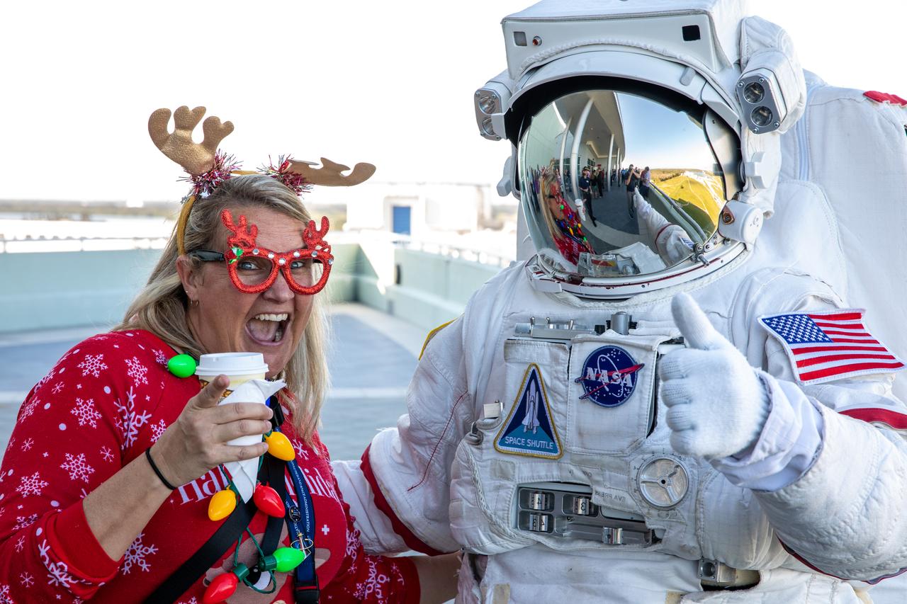 Kennedy Space Center employee Lynn Dotson poses with Kennedy Space Center Visitor Complex’s Space Person, at the 2022 Center Director’s Holiday Coffee on Dec. 7, 2022, at NASA’s Kennedy Space Center in Florida. The annual holiday event is an opportunity for Kennedy employees and NASA retirees to exchange holiday greetings with center leaders and fellow support staff.