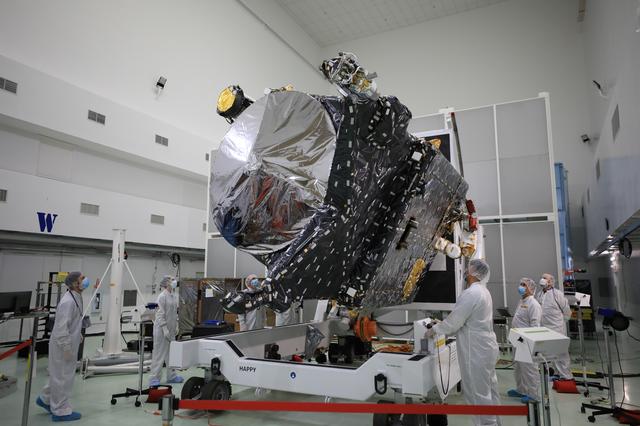 NASA image: Psyche Spacecraft Processing