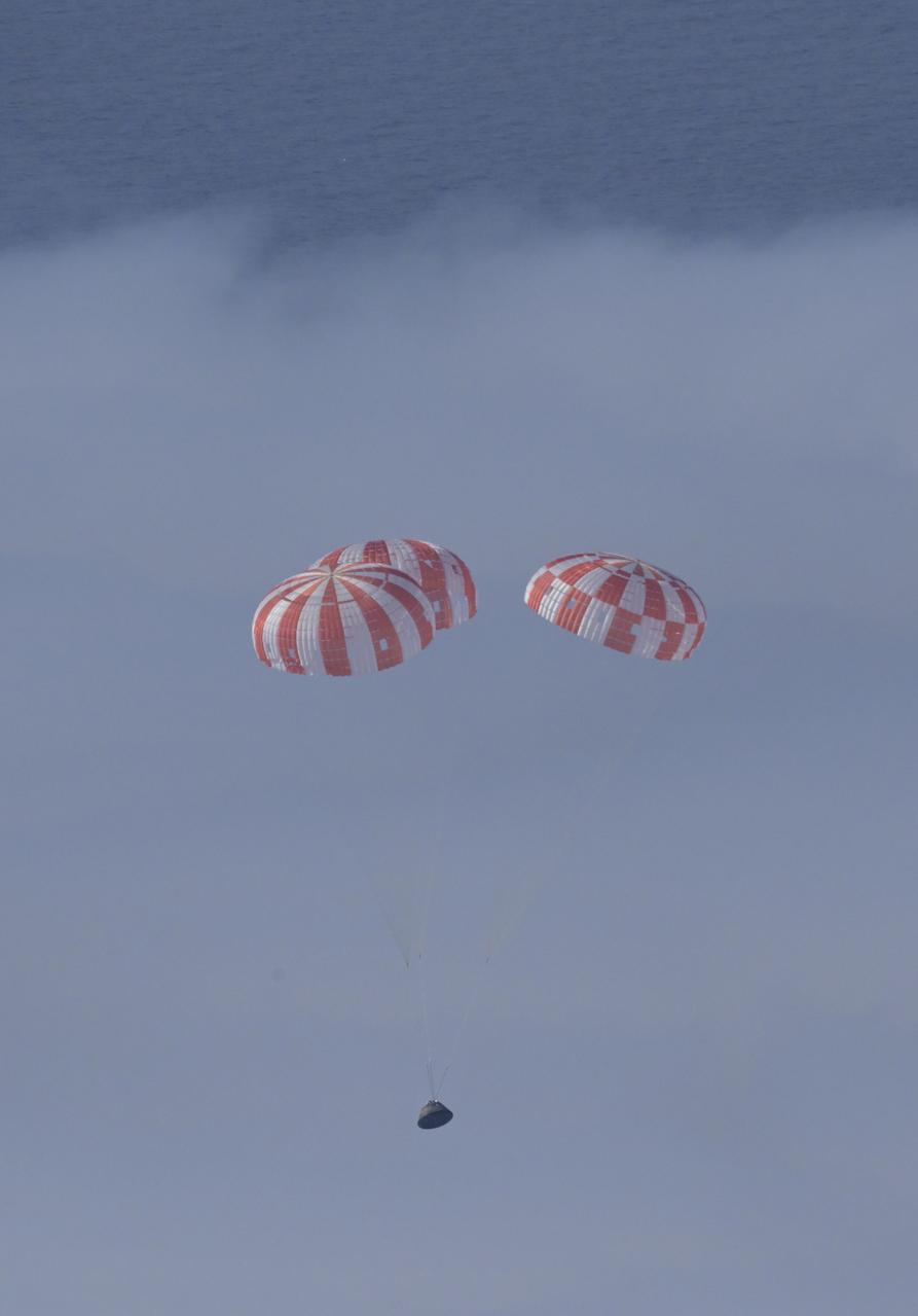 At 12:40 p.m. EST, Dec. 11, 2022, NASA’s Orion spacecraft for the Artemis I mission splashed down in the Pacific Ocean after a 25.5 day mission to the Moon. Orion will be recovered by NASA’s Landing and Recovery team, U.S. Navy and Department of Defense partners aboard the USS Portland.
