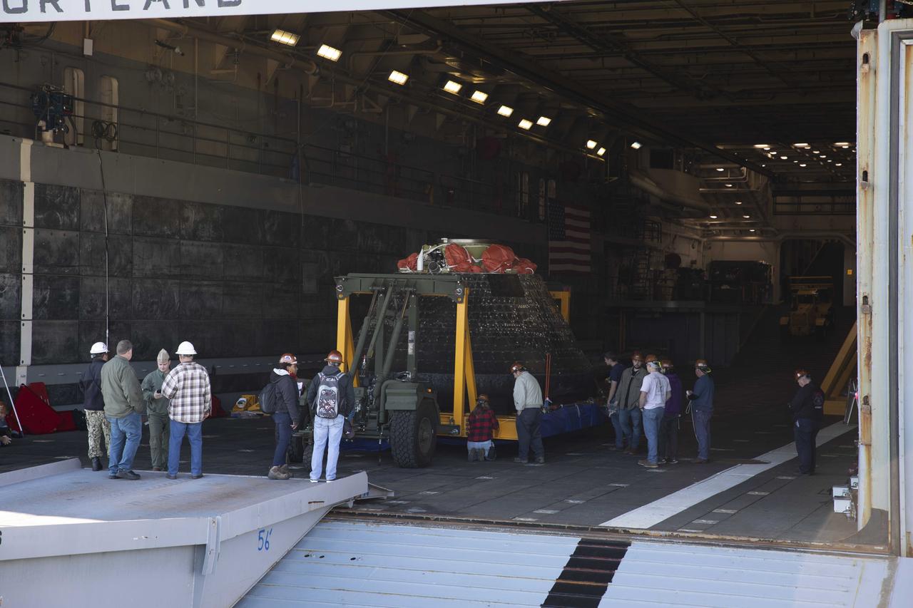 Team members with NASA’s Exploration Ground Systems program successfully removed the Artemis I Orion spacecraft from the USS Portland Dec. 14, after the ship arrived at U.S. Naval Base San Diego.