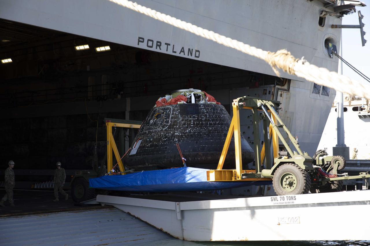 Team members with NASA’s Exploration Ground Systems program successfully removed the Artemis I Orion spacecraft from the USS Portland Dec. 14, after the ship arrived at U.S. Naval Base San Diego.