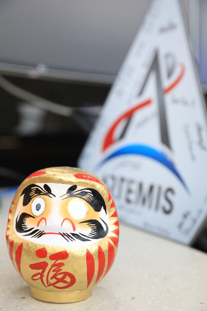 Artemis launch director, Charlie Blackwell-Thompson and associate administrator of NASA’s Space Operations Mission Directorate, Kathryn Lueders finish coloring in the other eye of the Japanese Daruma doll to highlight the successful Artemis I mission on Dec. 20, 2022 in Firing Room 1 of the Rocco A. Petrone Launch Control Center at NASA’s Kennedy Space Center in Florida. The Japan Aerospace Exploration Agency gave a Daruma doll to both Lueders and associate administrator for the Exploration Systems Development Mission Directorate, Jim Free as a token of good luck prior to the Artemis I launch. Free filled in his eye on Dec. 11, 2022, with Artemis I Ascent and Entry Flight Director Judd Frieling in Mission Control Center at NASA’s Johnson Space Center in Houston, Texas.