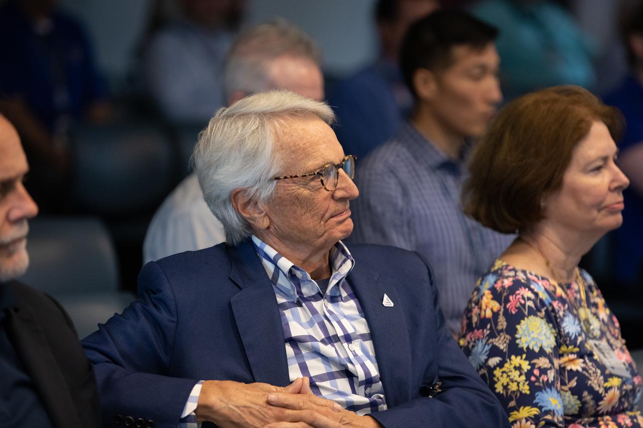 Arthur Muir, a retired Chicago attorney and America’s oldest Mt. Everest summiteer, attends the inaugural Cross-Program Connection event at NASA Kennedy Space Center’s Space Station Processing Facility on March 8, 2023. Muir, 75, was the speaker at the Florida spaceport function titled “Explorers Doing the Impossible.” He toured Kennedy before sharing his experiences in overcoming incredible challenges during his journey to the top of Earth’s highest mountain.