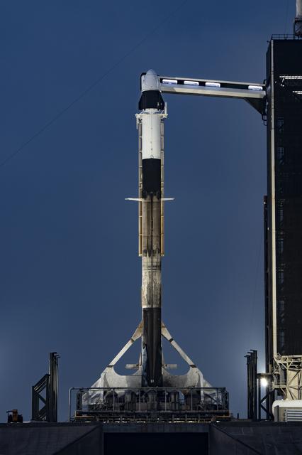 NASA image: NASA/SpaceX CRS-27 Vertical at LC-39A