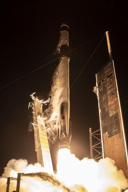 SpaceX CRS-27 Liftoff