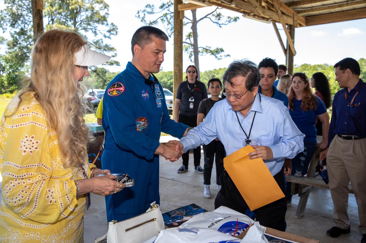 NASA astronaut Kjell Lindgren shakes hands with a Kennedy Space Center employee during an appreciation event held at the Florida spaceport’s KARS Park on March 22, 2023. Lindgren, along with crewmates Bob Hines and Jessica Watkins, visited Kennedy to thank employees for supporting NASA’s SpaceX Crew-4 launch. Lindgren, Hines, and Watkins, along with ESA (European Space Agency) astronaut Samantha Cristoforetti, launched to the International Space Station aboard a SpaceX Crew Dragon spacecraft on April 27, 2022, from Kennedy’s Launch Complex 39A. The crew remained at the orbiting laboratory for approximately six months, conducting critical science as part of the fourth crew rotation mission for NASA’s Commercial Crew Program.