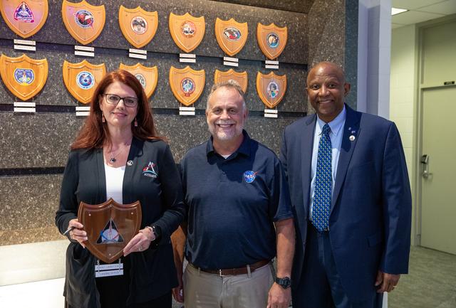 NASA image: Artemis I Launch Director and Plaque Award Ceremony