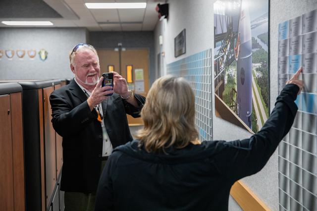 NASA image: Artemis I Launch Director and Plaque Award Ceremony