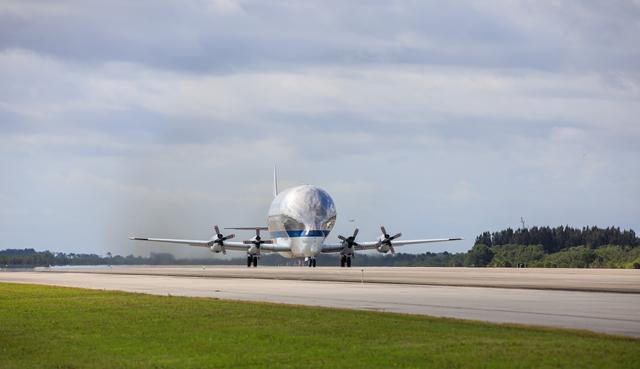 NASA image: MPLM Transfer to Super Guppy