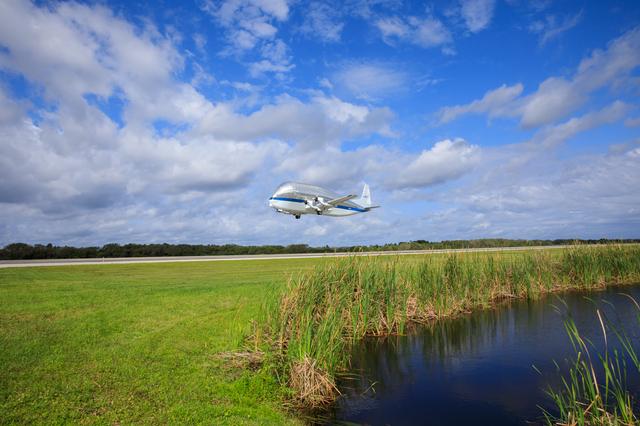NASA image: MPLM Transfer to Super Guppy