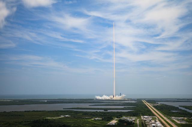 NASA image: NASA's SpX-28 Liftoff