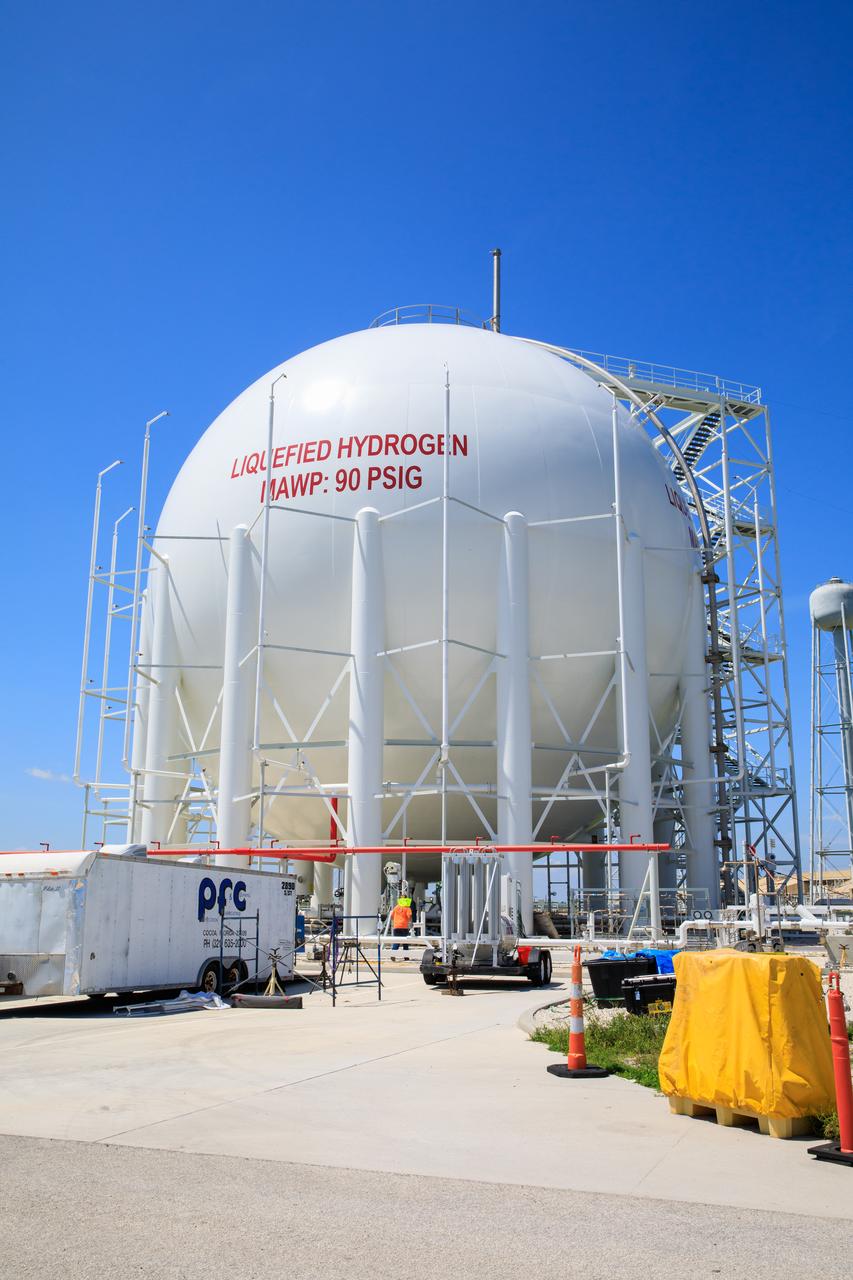 Teams with Exploration Ground Systems at NASA’s Kennedy Space Center in Florida continue to work the upgrades and repairs on mobile launcher 1 and Launch Pad 39B on June 13, 2023, ahead of the first critical ground testing for Artemis II. Construction is nearly complete on the additional 1.4-million-gallon liquid hydrogen sphere used for propellant loading. Having two liquid hydrogen spheres at the pad allows teams to minimize time between launch attempts for resupplying liquid hydrogen. When completed, workers will test the new tank as part of the verification and validation testing. Artemis II will be the first Artemis mission flying crew aboard Orion. 