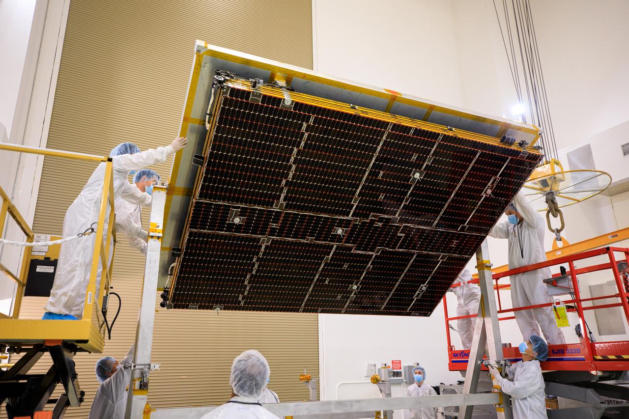 A NASA team helps lower one of two solar arrays for the agency’s Psyche spacecraft onto a stand inside the Astrotech Space Operations Facility near the agency’s Kennedy Space Center in Florida on July 18, 2023. The solar arrays were shipped from Maxar Technologies, in San, Jose, California. They are part of the solar electric propulsion system, provided by Maxar, that will power the spacecraft on its journey to explore a metal-rich asteroid. Psyche will launch atop a SpaceX Falcon Heavy rocket from Launch Complex 39A at Kennedy. Launch is targeted for Oct. 5, 2023. Riding with Psyche is a pioneering technology demonstration, NASA’s Deep Space Optical Communications (DSOC) experiment.