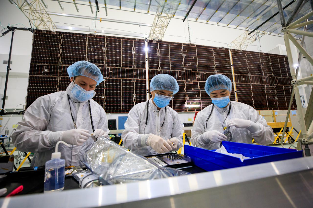 Team members prepare to integrate one of two solar arrays to the agency’s Psyche spacecraft inside the Astrotech Space Operations Facility near the agency’s Kennedy Space Center in Florida on July 24, 2023. The solar arrays were shipped from Maxar Technologies, in San Jose, California. They are part of the solar electric propulsion system, provided by Maxar, that will power the spacecraft on its journey to explore a metal-rich asteroid. Psyche will launch atop a SpaceX Falcon Heavy rocket from Launch Complex 39A at Kennedy. Launch is targeted for Oct. 5, 2023. Riding with Psyche is a pioneering technology demonstration, NASA’s Deep Space Optical Communications (DSOC) experiment. 