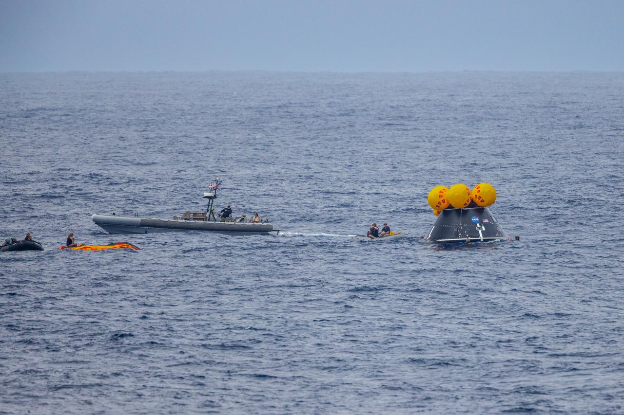 Navy divers from Explosive Ordnance Disposal (EOD) Expeditionary Support Unit 1 work to secure the Orion Crew Module Test Article (CMTA) in the Pacific Ocean as part of NASA’s Underway Recovery Test 10 (URT-10). The divers are trained in open water and small boat procedures and will be the team to help Artemis astronauts exit the Orion spacecraft and make it safely to the recovery ship after splashdown in addition to preparing the spacecraft to be transported back inside the recovery ship. 