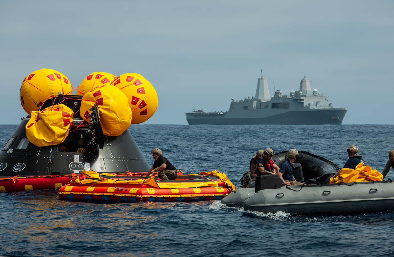 Navy divers from Explosive Ordnance Disposal (EOD) Expeditionary Support Unit 1 work to secure the Orion Crew Module Test Article (CMTA) in the Pacific Ocean as part of NASA’s Underway Recovery Test 10 (URT-10). The divers are trained in open water and small boat procedures and will be the team to help Artemis astronauts exit the Orion spacecraft and make it safely to the recovery ship after splashdown in addition to preparing the spacecraft to be transported back inside the recovery ship. 
