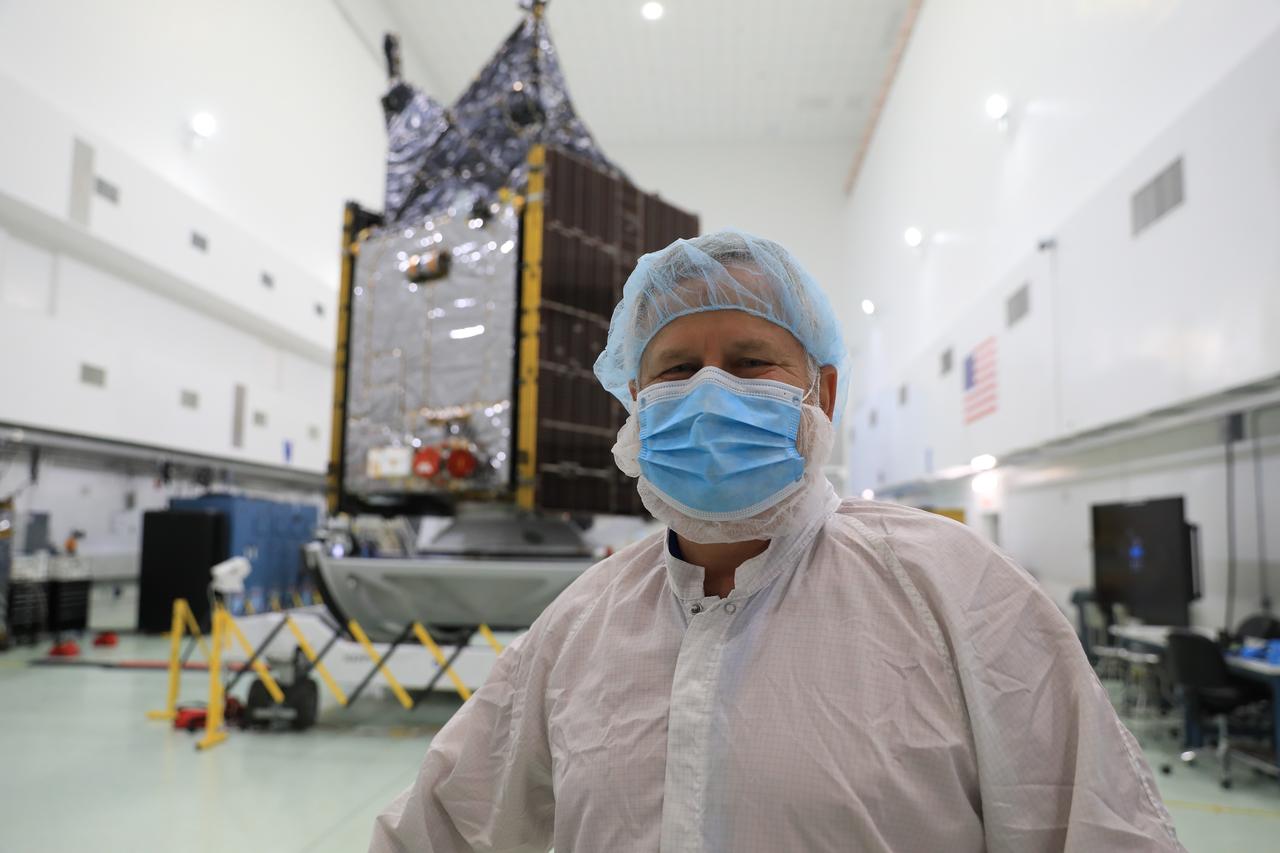 Psyche Project Manager Henry Stone, of NASA’s Jet Propulsion Laboratory, is photographed with the spacecraft by media inside a cleanroom at the Astrotech Space Operations Facility near Kennedy Space Center in Florida on Aug. 11, 2023. Psyche will launch atop a SpaceX Falcon Heavy rocket from Launch Complex 39A at Kennedy to explore a metal-rich asteroid. Launch is targeted for Oct. 5, 2023. Riding with Psyche is a pioneering technology demonstration, NASA’s Deep Space Optical Communications (DSOC) experiment.