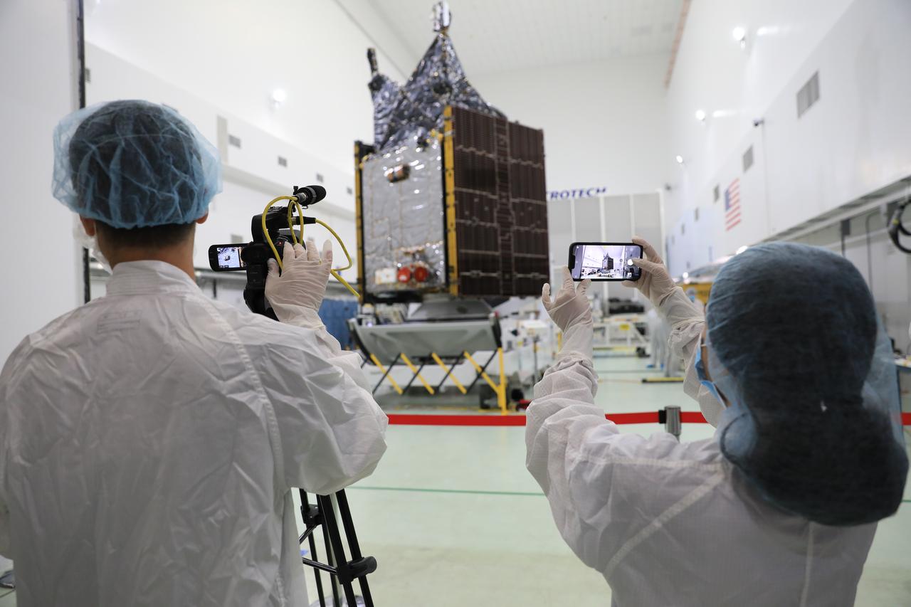 NASA’s Psyche spacecraft is made available to media for viewing inside a cleanroom at the Astrotech Space Operations Facility near Kennedy Space Center in Florida on Aug. 11, 2023. Psyche will launch atop a SpaceX Falcon Heavy rocket from Launch Complex 39A at Kennedy to explore a metal-rich asteroid. Launch is targeted for Oct. 5, 2023. Riding with Psyche is a pioneering technology demonstration, NASA’s Deep Space Optical Communications (DSOC) experiment.