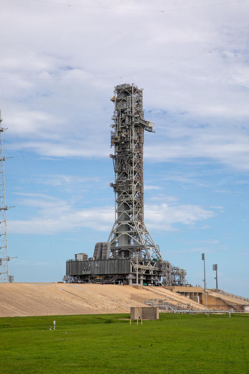 The mobile launcher, carried by the crawler-transporter 2, arrives at the pad at Launch Complex 39B at NASA’s Kennedy Space Center in Florida on Aug. 17, 2023. While at the pad, the mobile launcher will undergo testing for the agency’s Artemis II mission. Under Artemis, the mobile launcher will transport NASA’s Space Launch System rocket and Orion spacecraft to pad 39B for liftoff.