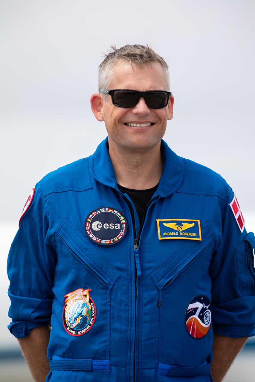 NASA’s SpaceX Crew-7 crew member and ESA (European Space Agency) astronaut  Andreas Mogensen smiles to the crowd after arriving at the Launch and Landing Facility at Kennedy Space Center in Florida – along with the rest of his crewmates – on Sunday, Aug. 20, 2023. Crew-7 will launch to the International Space Station aboard SpaceX’s Dragon spacecraft on the company’s Falcon 9 rocket. Liftoff is targeted for 3:49 a.m. EDT Friday, Aug. 25, 2023, from Kennedy’s Launch Complex 39A.