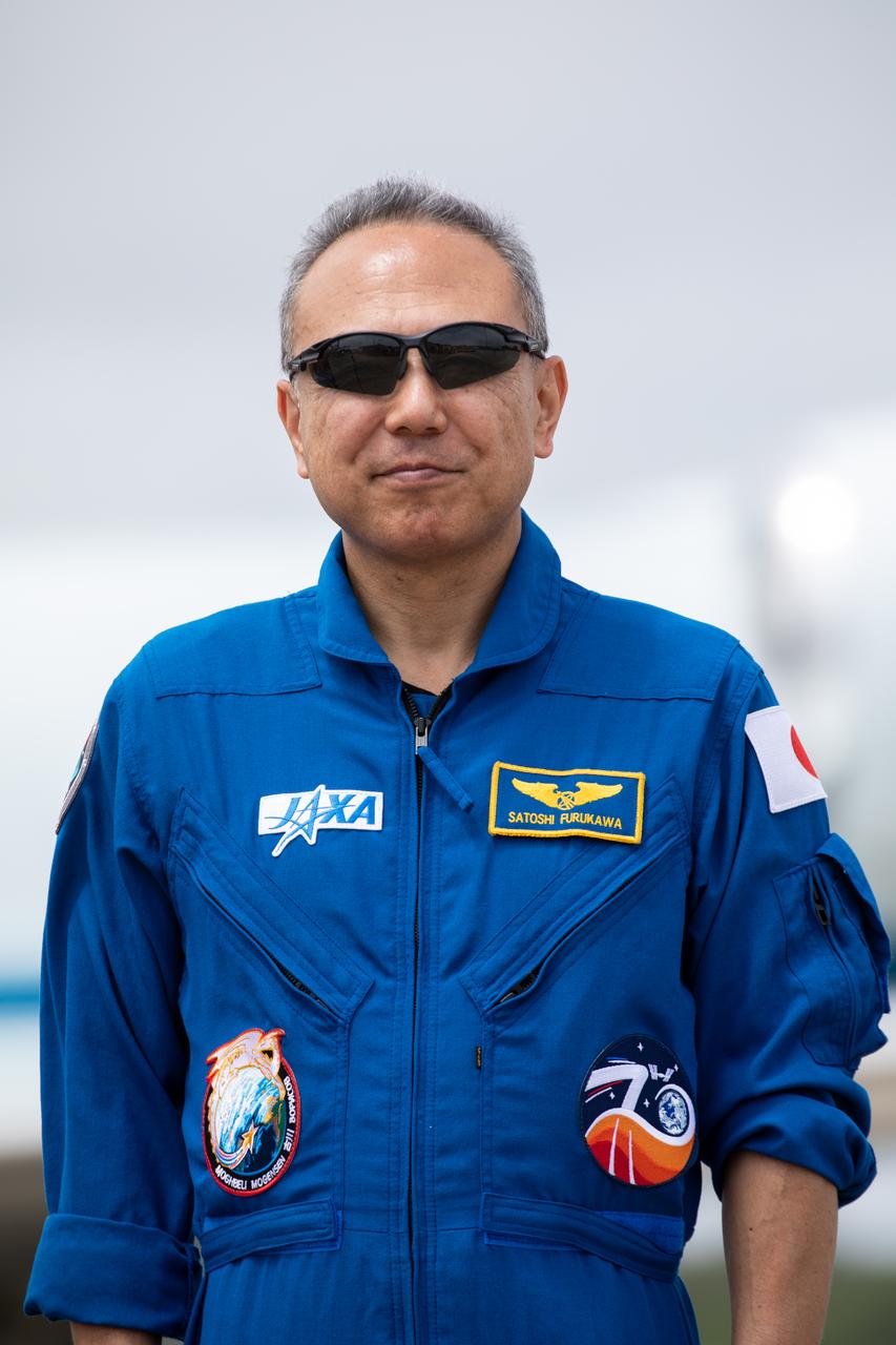 NASA’s SpaceX Crew-7 crew member and JAXA (Japan Aerospace Exploration Agency) astronaut Satoshi Furukawa smiles to the crowd after arriving at the Launch and Landing Facility at Kennedy Space Center in Florida – along with the rest of his crewmates – on Sunday, Aug. 20, 2023. Crew-7 will launch to the International Space Station aboard SpaceX’s Dragon spacecraft on the company’s Falcon 9 rocket. Liftoff is targeted for 3:49 a.m. EDT Friday, Aug. 25, 2023, from Kennedy’s Launch Complex 39A.